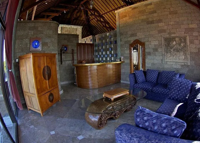 Uluwatu Mansion 3*