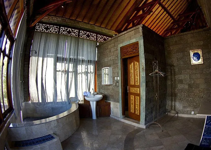 Uluwatu Mansion 3*