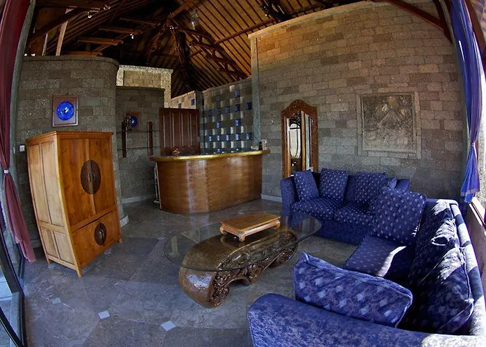 Uluwatu Mansion 3*